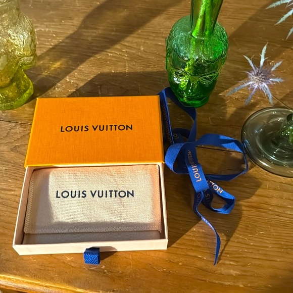 LV limited edition Card holder - Picture 5 of 6